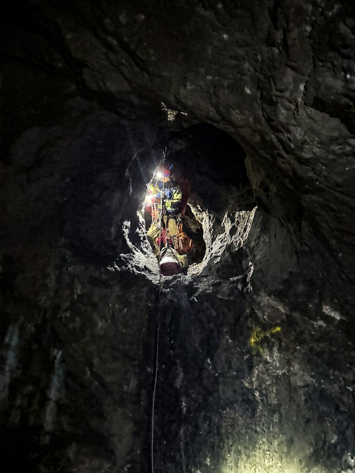 Nach etwa zwei Stunden konnte der 18-Jährige geborgen werden.