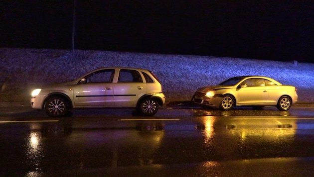 Die beiden am Unfall beteiligten Pkw wurden erheblich beschädigt.