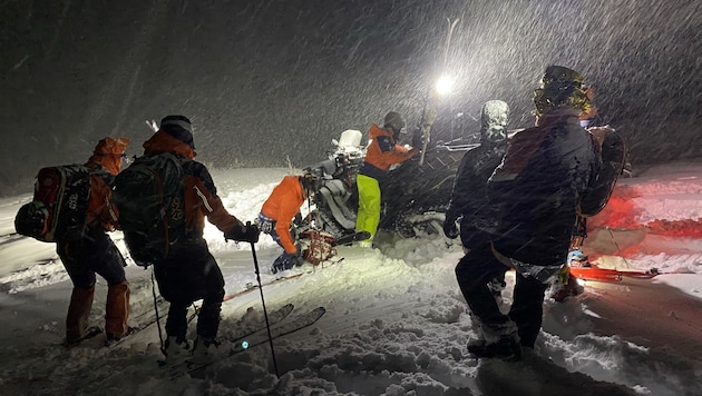 Mit dem Einsatzfahrzeug der Bergrettung Salzburg wurden die Wanderer ins Tal gebracht.