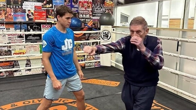 Josef Kovarik (re.) beim Training mit Junioren-Staatsmeister Theo Tojner.