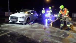 Im Zuge des Unfalls ist auch Öl ausgetreten. 