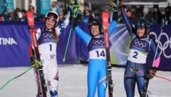 Thea Louise Stjernesund, Federica Brignone und Sara Hector (von li. nach re.) strahlen mit der ...