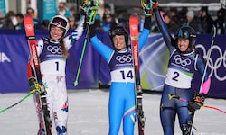 Thea Louise Stjernesund, Federica Brignone und Sara Hector (von li. nach re.) strahlen mit der ...