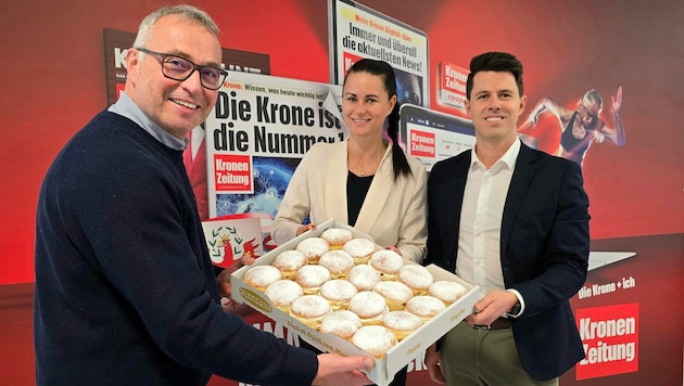 Gerd Jonak (links) und Simon Franzoi (WK Tirol) mit Redakteurin Jasmin Steiner.