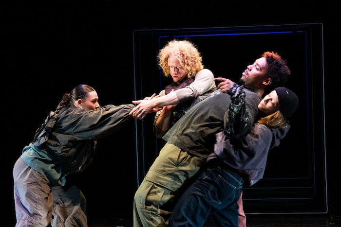 Darius Berg, Sydney Amoo, Isa Lientschnigg und Tatiana Rainer in „Challenge“