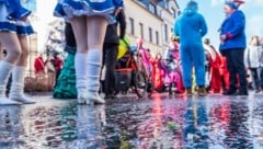 Laut Polizei ist der Wolf mittlerweile Richtung Bergisches Land weitergezogen. Der Umzug konnte ...