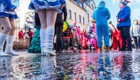 Laut Polizei ist der Wolf mittlerweile Richtung Bergisches Land weitergezogen. Der Umzug konnte ...
