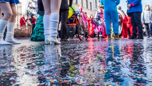 Laut Polizei ist der Wolf mittlerweile Richtung Bergisches Land weitergezogen. Der Umzug konnte ...