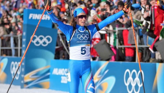 Gold daheim! Lisa Vittozzi reißt die Arme in die Höhe.