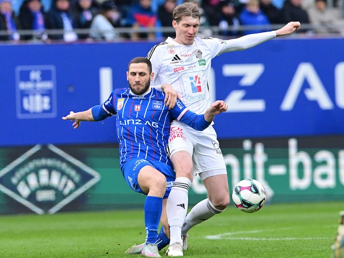 WAC und Mittelfeldspieler Simon Piesinger hatten gegen Ex-Torjäger Shon Weissman das Nachsehen.