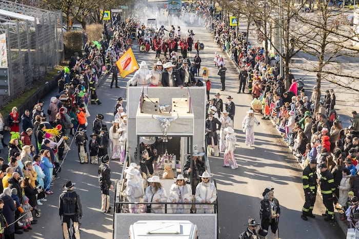 In Bregenz zog es rund 10,000 Besucher zum großen Faschingsumzug.
