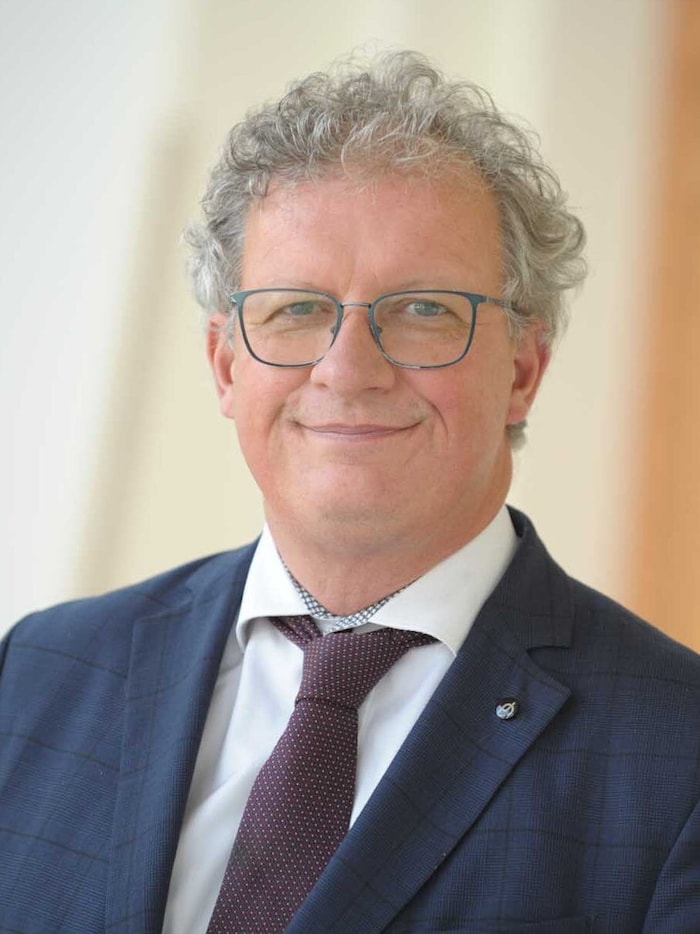 Spitzenanwalt Dr. Michael Hofbauer vertritt den Unternehmer, den Interpol Moskau zur Fahndung ...