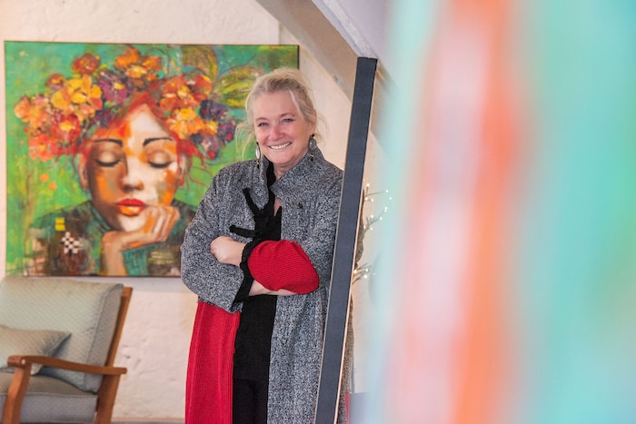 In Künstlerkreisen wird Mikula wegen ihrer farbenfrohen Bilder bereits „Madame Klimt“ genannt.