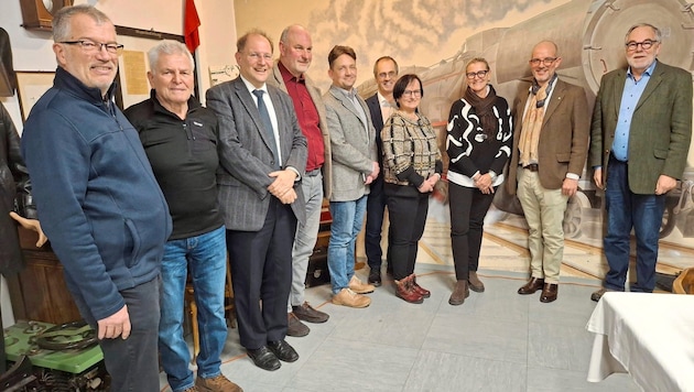 Das zweite Treffen von Bahnfreunden, die die Strecke Sigmundsherberg – Zellerndorf wiederbeleben ...