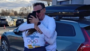 Fanklub-Chefin Nina Stelzer musste Papa Anton trösten