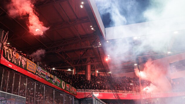Leider keine KI-Montage: Raketen fliegen beim Wiener Fußball-Derby am Sonntag aus dem ...