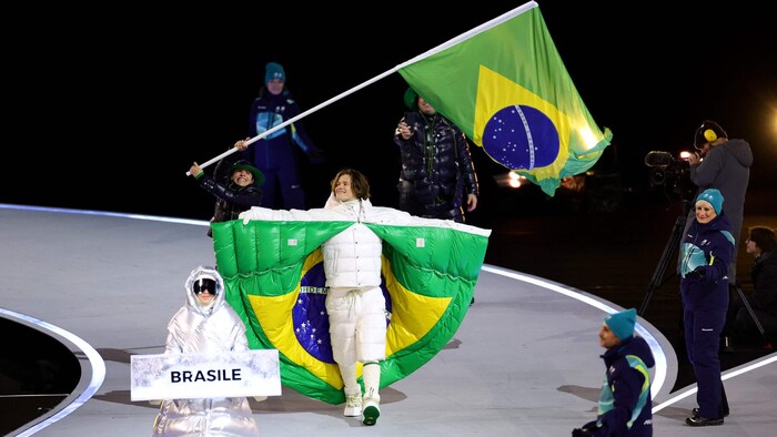 Lucas Pinheiro Braathen begeisterte schon bei der Eröffnungsfeier mit seinem Outfit.