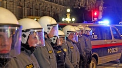 Der freiheitliche „Akademikerball“ führte schon in der Vergangenheit zu Protesten mit ...