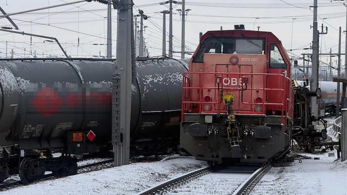 Bei dem Unfall ist ein hoher Sachschaden entstanden.