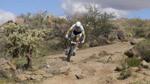 Lukas Kaufmann gewinnt das legendären 24 Rennen in Tucson (Arizona)