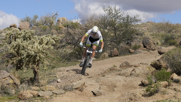 Lukas Kaufmann gewinnt das legendären 24 Rennen in Tucson (Arizona)