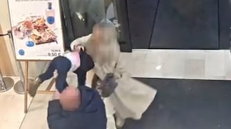 Der Täter ging so brutal vor, dass das Mädchen einen Knochenbruch erlitt.