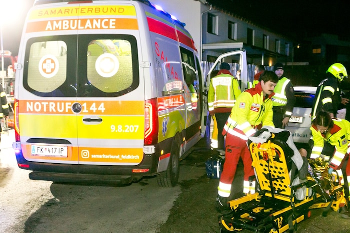 Die Rettungskräfte im Einsatz.