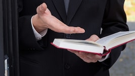 Zeugen Jehovas warben für Bibelkurse.