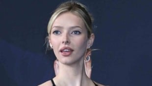 Apple Paltrow hat offen über ihr Akne und Lippen gesprochen. 