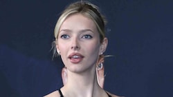 Apple Paltrow hat offen über ihr Akne und Lippen gesprochen. 