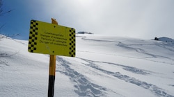 In Österreichs Nachbarländern Italien und der Schweiz sind am Wochenende mehrere Lawinen ...