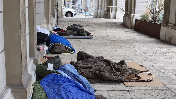 Ein „Quartier“ der Obdachlosen vor dem Rathaus