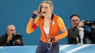 Jutta Leerdam – nach ihren Rennen wird stets der Rennanzug geöffnet. 