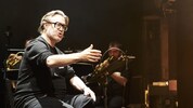 Nicholas Ofczarek polterte genial durch den verbalen Sturzbach, der das „künstlerische ...