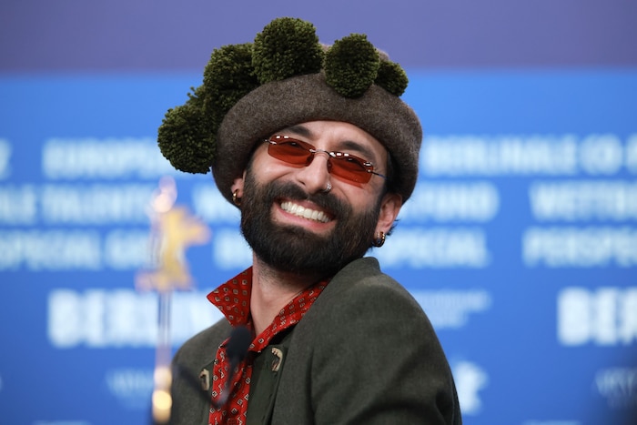 Tom Neuwirth war am Montag in Berlin gut gelaunt.