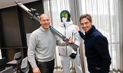 Die beiden Ex-Wintersportgrößen Michael Walchhofer (li.) und Felix Gottwald rühren die ...