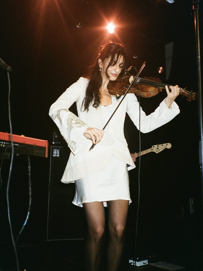 Die 34-Jährige ist ausgebildete Geigerin und Komponistin.