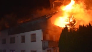 Zwei Großbrände – hier jener in Ried im Zillertal – mussten die Florianis bändigen.