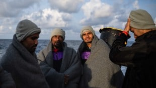 Ärztinnen und Ärzte in Italien werden beschuldigt, Atteste gefälscht zu haben, um die ...