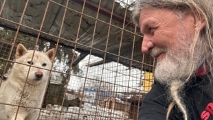 Nach mühevoller Anreise mit stundenlanger Wartezeit und strengen Kontrollen an der Grenze konnte ...