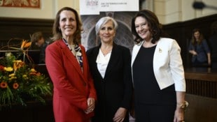 Feierliche Amtseinführung: Neue Präsidentin Martina Spreitzer-Kropiunik (li.) mit Sporrer ...