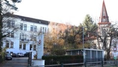 Von 1921 bis 1925 diente das altehrwürdige Gebäude im Zentrum von Bad Sauerbrunn als ...