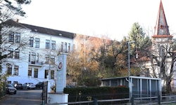 Von 1921 bis 1925 diente das altehrwürdige Gebäude im Zentrum von Bad Sauerbrunn als ...