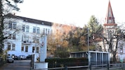 Von 1921 bis 1925 diente das altehrwürdige Gebäude im Zentrum von Bad Sauerbrunn als ...