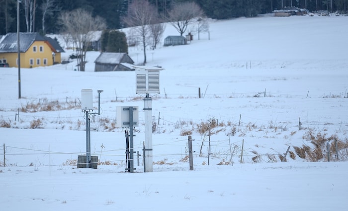 Drei Gemeinden teilen sich die eisige Lichtung. Die Messstation steht direkt an der Grenze, aber ...