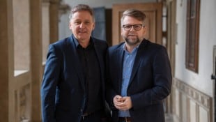 Lambert Schönleitner (Grüne) und Hannes Schwarz (SPÖ) machen gemeinsame Sache.