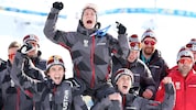 So jubelte Johannes Lamparter mit dem Team nach Silber in der Nordischen Kombination von der ...