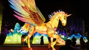 Vom Holzschlange-Jahr zum Feuerpferd: China startet ins neue Jahr mit Hightech-Show