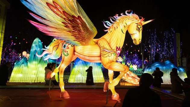 Vom Holzschlange-Jahr zum Feuerpferd: China startet ins neue Jahr mit Hightech-Show