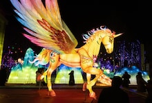 Vom Holzschlange-Jahr zum Feuerpferd: China startet ins neue Jahr mit Hightech-Show